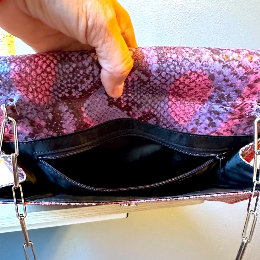 BEBE SNAKESKIN PRINT SHOULDER BAG. - Picture 7 of 8